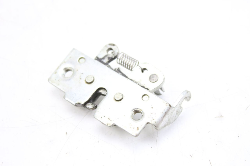 photo de CERRADURA DE ASIENTO YAMAHA XMAX X-MAX 125 (2006 - 2009) - Primer plano técnico