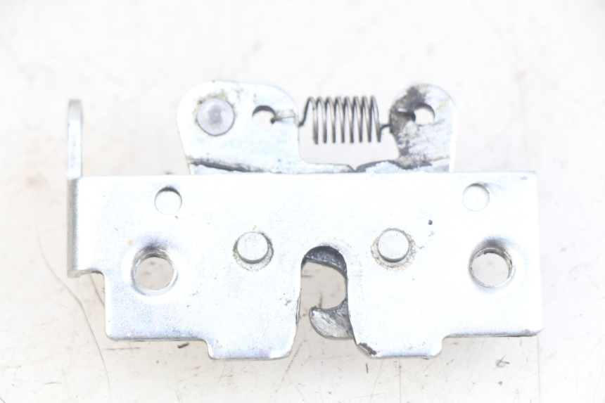 photo de CERRADURA DE ASIENTO YAMAHA XMAX X-MAX 125 (2006 - 2009) - Detalle de la pieza