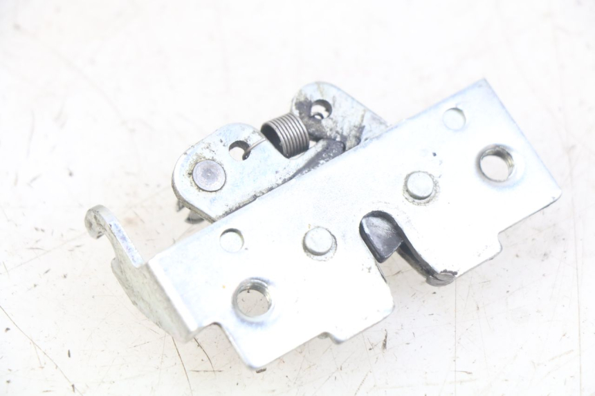 photo de CERRADURA DE ASIENTO YAMAHA XMAX X-MAX 125 (2006 - 2009) - Zoom estado de uso