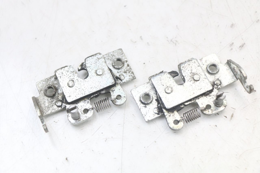 photo de CERRADURA DEL ASIENTO YAMAHA X-MAX XMAX 250 (2006 - 2009) - Detalle de la pieza