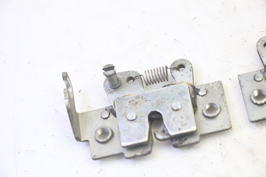 photo de CERRADURA DEL ASIENTO YAMAHA X-MAX XMAX 250 (2006 - 2009) - Detalle de la pieza