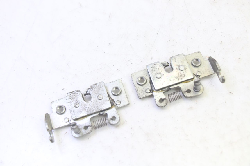 photo de CERRADURA DEL ASIENTO YAMAHA X-MAX XMAX 250 (2006 - 2009) - Otra perspectiva