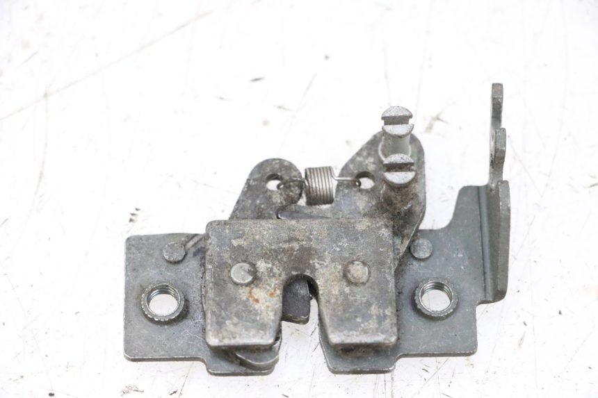 photo de CERRADURA DEL ASIENTO PIAGGIO X8 125 (2004 - 2007) - Zoom estado de uso