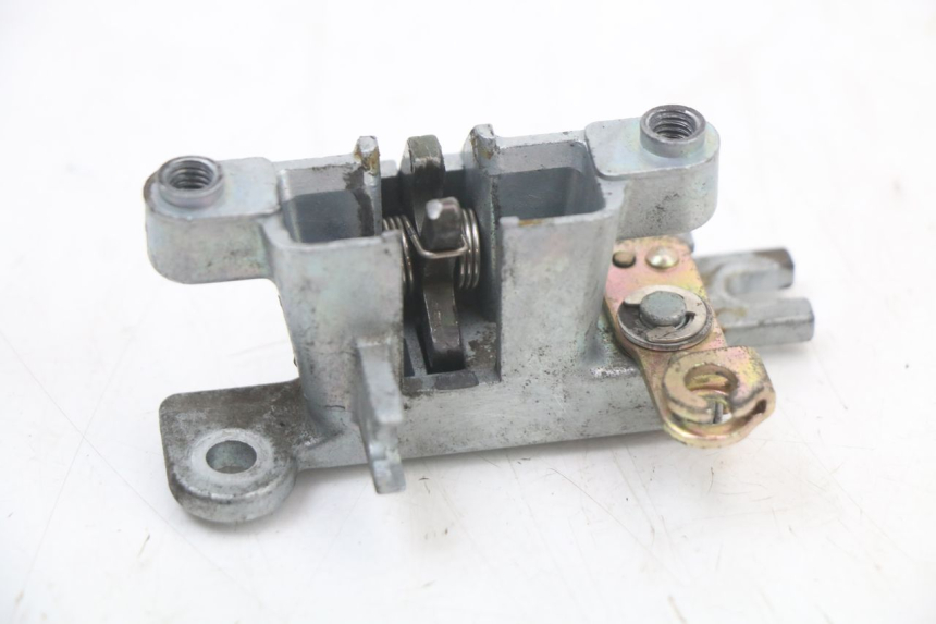 photo de CIERRE ASIENTO HOOK KYMCO XCITING 250 (2006 - 2009) - Detalle de la pieza