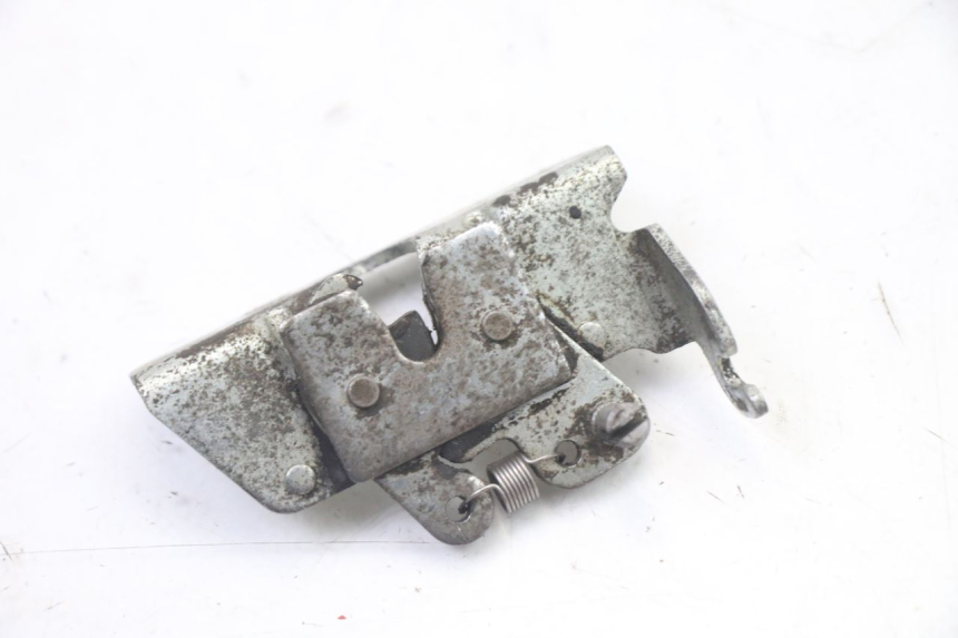 photo de CIERRE ASIENTO HOOK YAMAHA TZR 50 (2008 - 2016) - Detalle de la pieza