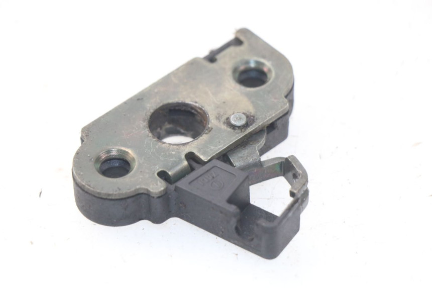 photo de CERRADURA DEL ASIENTO YAMAHA YP MAJESTY 125 (1998 - 2001) - Detalle de la pieza