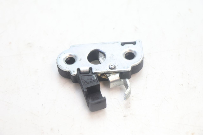photo de CERRADURA DEL ASIENTO YAMAHA YP MAJESTY 125 (2007 - 2010) - Detalle de la pieza