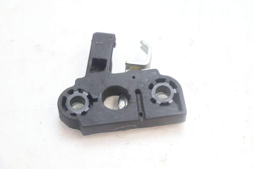 photo de CERRADURA DEL ASIENTO YAMAHA YP MAJESTY 125 (2007 - 2010) - Zoom estado de uso