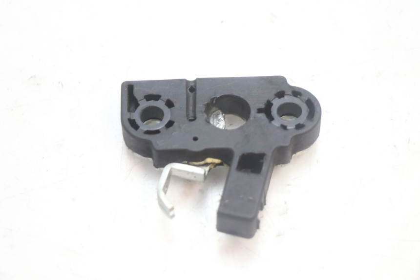photo de CERRADURA DEL ASIENTO YAMAHA YP MAJESTY 125 (2007 - 2010) - Primer plano técnico