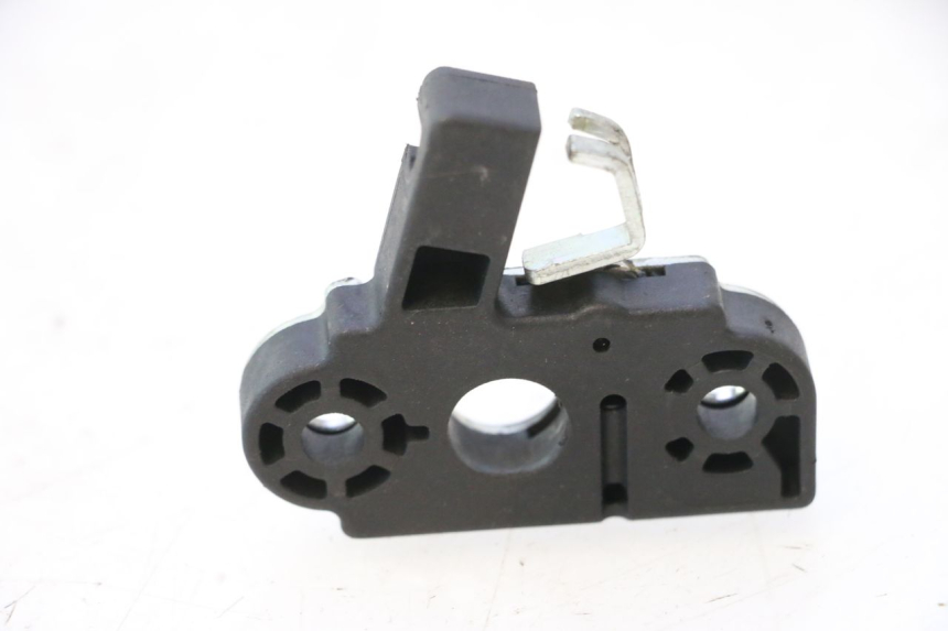 photo de CERRADURA DEL ASIENTO YAMAHA YP MAJESTY 125 (2007 - 2010) - Detalle de la pieza