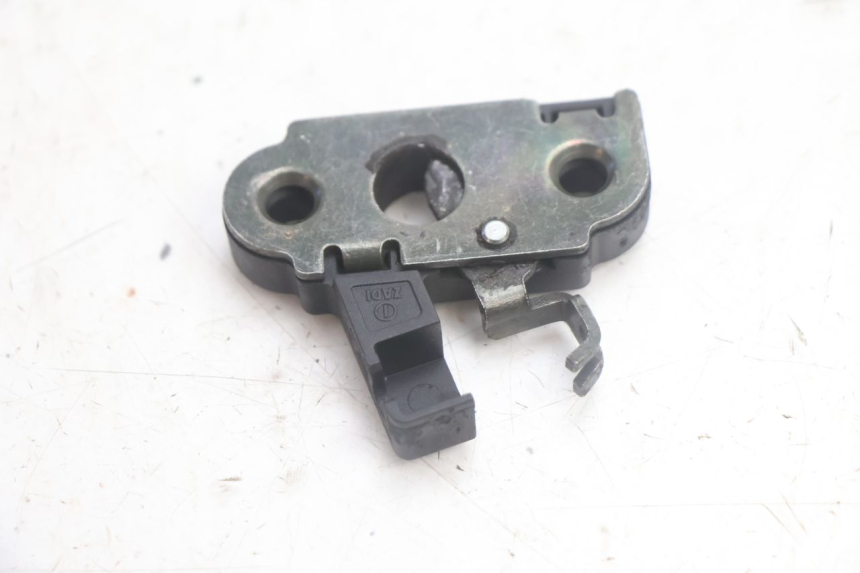 photo de CIERRE ASIENTO HOOK YAMAHA YP MAJESTY 125 (2002 - 2006) - Detalle de la pieza