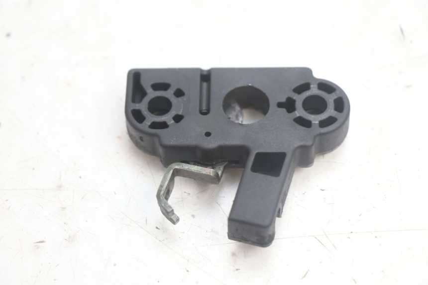 photo de CIERRE ASIENTO HOOK YAMAHA YP MAJESTY 125 (2002 - 2006) - Otra perspectiva