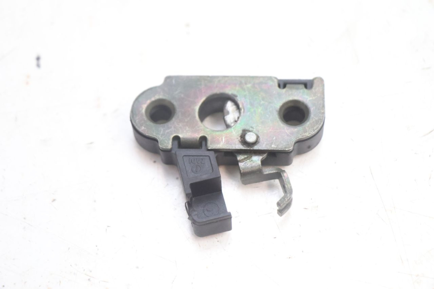 photo de CIERRE ASIENTO HOOK YAMAHA YP MAJESTY 125 (2002 - 2006) - Detalle de la pieza