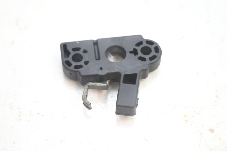 photo de CIERRE ASIENTO HOOK YAMAHA YP MAJESTY 125 (2002 - 2006) - Otra perspectiva