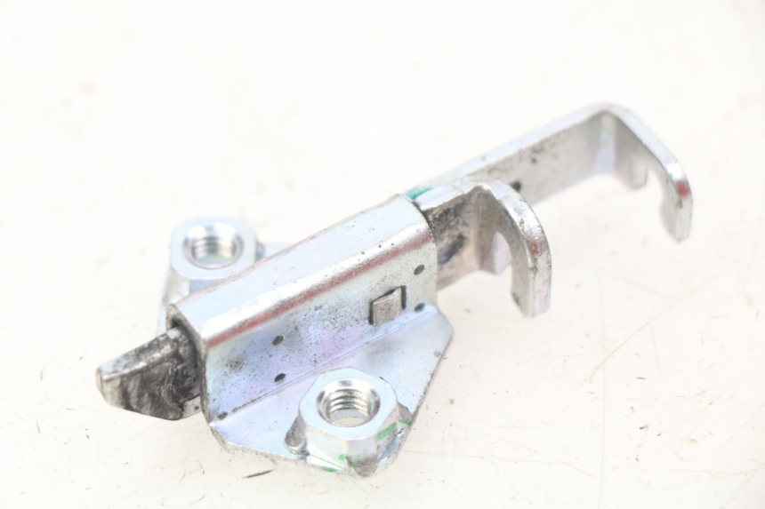 photo de CERRADURA DEL ASIENTO KAWASAKI Z 650 (2016 - 2019) - Zoom estado de uso