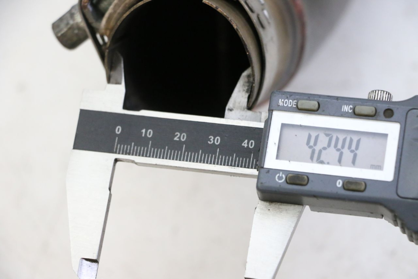 photo de ESCAPE SUZUKI GSR 750 (2011 - 2017) - Detalle de la pieza