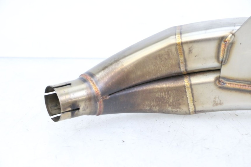 photo de ESCAPE SUZUKI GSR 750 (2011 - 2017) - Zoom sobre los componentes