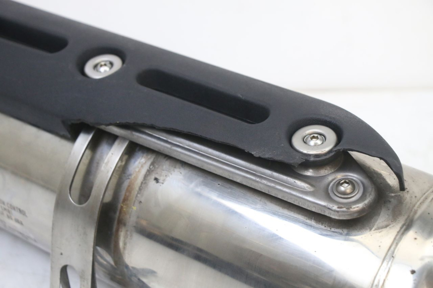 photo de ESCAPE PIAGGIO MP3 500 (2014 - 2017) - Detalles de los puntos de fijación