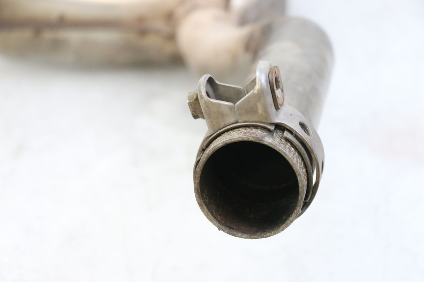 photo de ESCAPE YAMAHA FZ6 FAZER S2 600 (2007 - 2011) - Detalles de los puntos de fijación