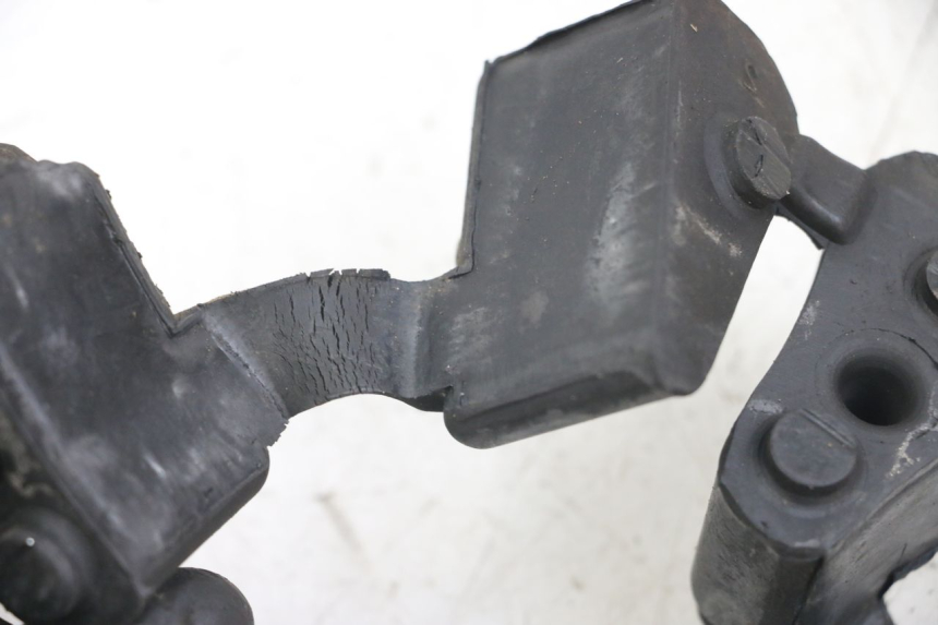 photo de SILENTBLOC CORONA TRIUMPH SPEED TRIPLE T301 900 (1994 - 1996) - Detalle de la pieza