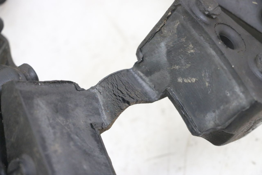 photo de SILENTBLOC CORONA TRIUMPH SPEED TRIPLE T301 900 (1994 - 1996) - Otra perspectiva