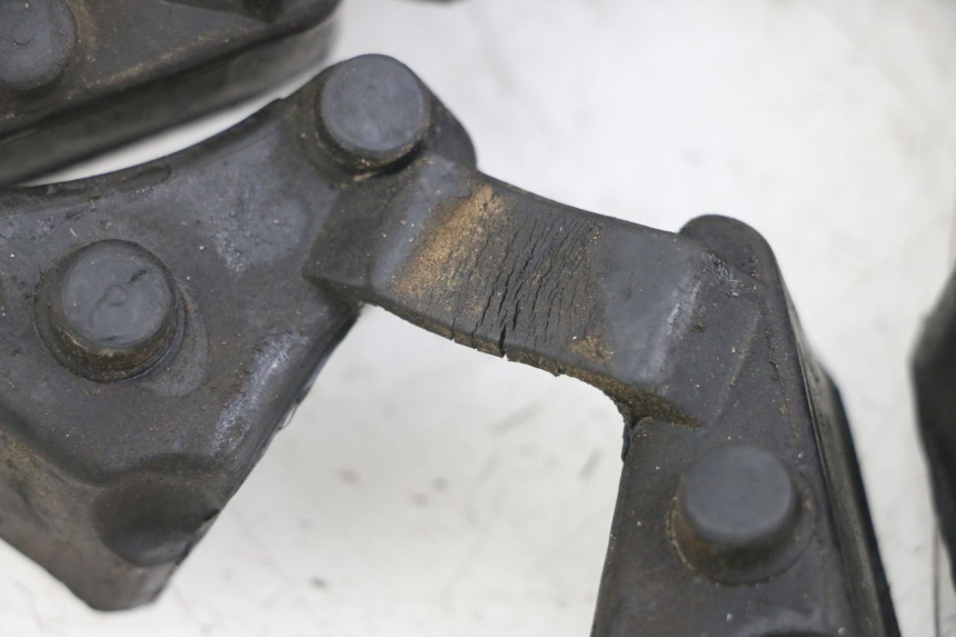 photo de SILENTBLOC CORONA TRIUMPH SPEED TRIPLE T301 900 (1994 - 1996) - Estado de la superficie y material