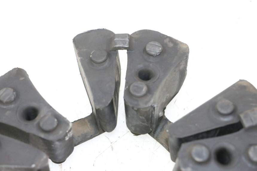 photo de KETTENRAD SILENTBLOCK TRIUMPH SPRINT 900 (1995 - 1998) - Detalles de los puntos de fijación