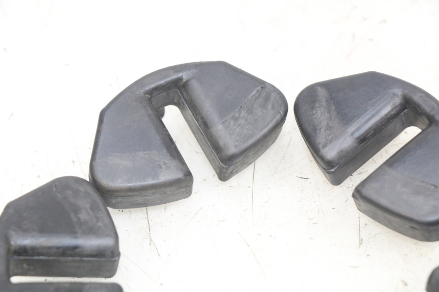 photo de SILENTBLOCK CORONA SUZUKI SV N 650 (1999 - 2002) - Otra perspectiva