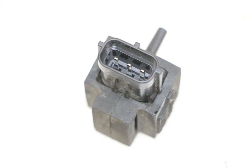 photo de SENSOR PRESION AIRE SUZUKI BURGMAN 650 (2013 - 2020) - Primer plano técnico