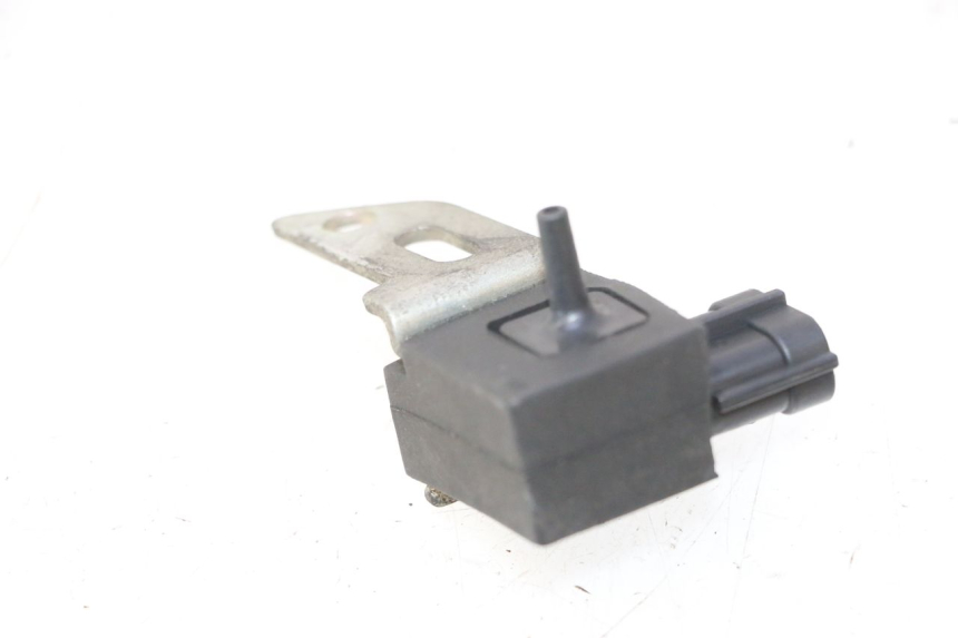 photo de SENSOR DE PRESIÓN DE AIRE SUZUKI BURGMAN 125 (2007 - 2014) - Detalle de la pieza