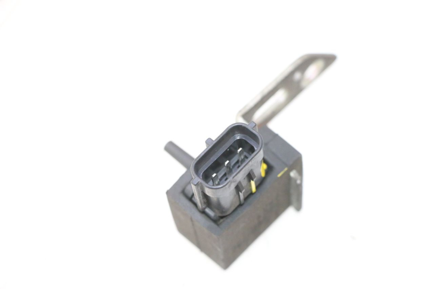 photo de SENSOR DE PRESIÓN DE AIRE SUZUKI BURGMAN 125 (2007 - 2014) - Otra perspectiva