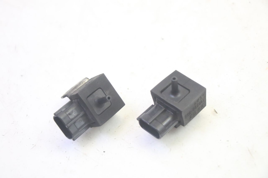 photo de SENSOR PRESION AIRE SUZUKI BURGMAN EXECUTIVE ABS 650 (2006 - 2012) - Vista principal