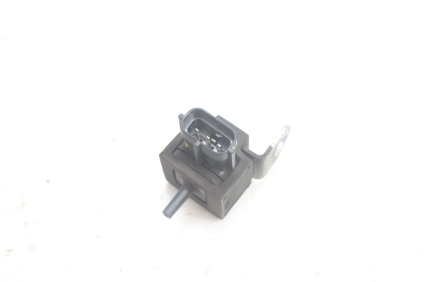 photo de SENSOR PRESION AIRE SUZUKI BURGMAN EXECUTIVE ABS 650 (2006 - 2012) - Otra perspectiva