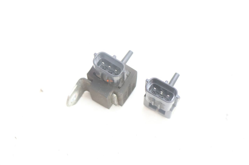photo de SENSOR PRESION AIRE SUZUKI BURGMAN EXECUTIVE ABS 650 (2006 - 2012) - Otra perspectiva