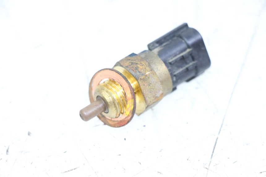 photo de SENSOR DE PRESIÓN DE AIRE YAMAHA FJR ABS 1300 (2006 - 2012) - Zoom estado de uso