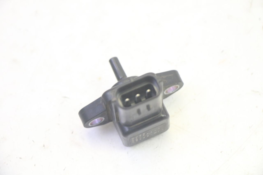 photo de SENSOR DE PRESIÓN DE AIRE YAMAHA FJR ABS 1300 (2006 - 2012) - Primer plano técnico