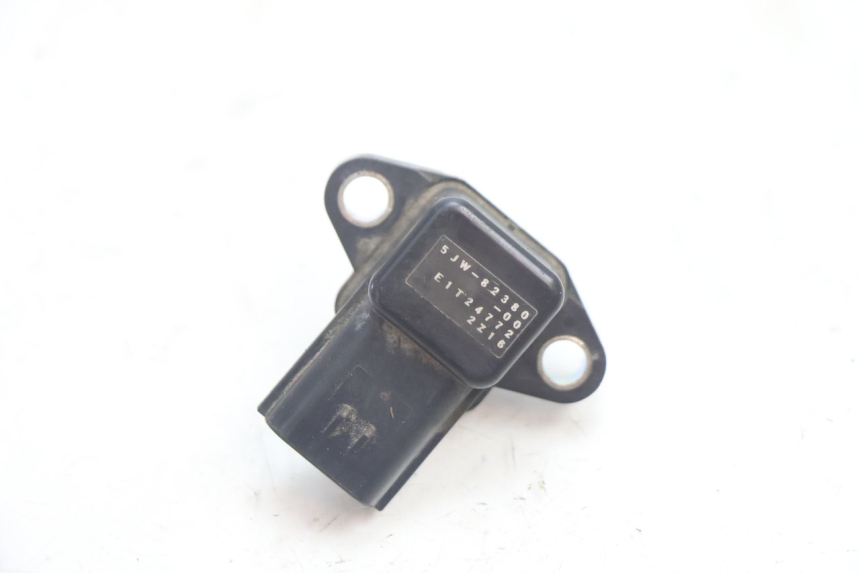 photo de SENSOR PRESION AIRE YAMAHA FJR 1300 (2001 - 2005) - Primer plano técnico