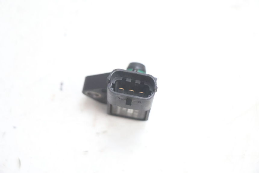 photo de SENSOR DE PRESIÓN DE AIRE GILERA GP 800 (2007 - 2013) - Primer plano técnico