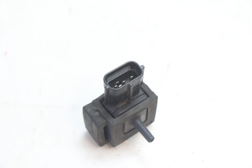 photo de SENSOR PRESION AIRE SUZUKI GSR 600 (2005 - 2012) - Primer plano técnico