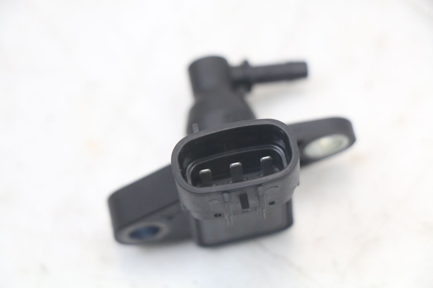 photo de SENSOR PRESION AIRE ROYAL ENFIELD CONTINENTAL GT 650 (2019 - 2024) - Primer plano técnico