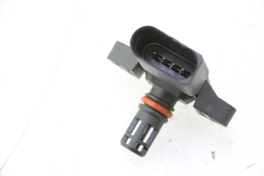 photo de SENSOR PRESION AIRE PEUGEOT SATELIS 125 (2006 - 2009) - Otra perspectiva