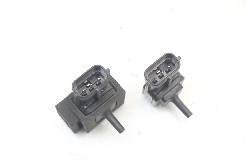 photo de SENSOR DE PRESIÓN DE AIRE SUZUKI GSR 750 (2011 - 2017) - Primer plano técnico