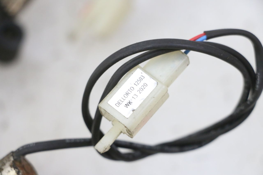 photo de SENSOR DE PRESIÓN DE AIRE PEUGEOT TWEET 4T 50 (2018 - 2022) - Primer plano técnico