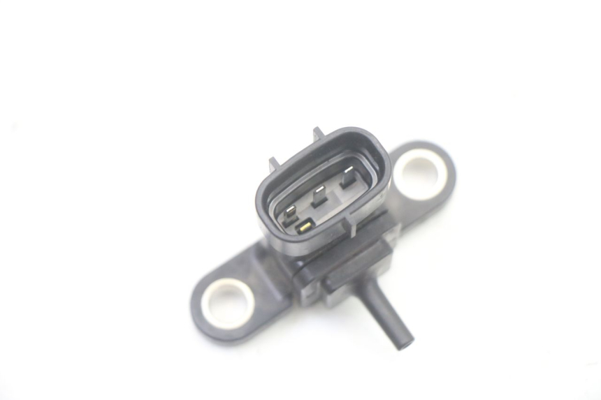 photo de SENSOR DE PRESIÓN DE AIRE YAMAHA X-MAX XMAX 125 (2010 - 2013) - Primer plano técnico