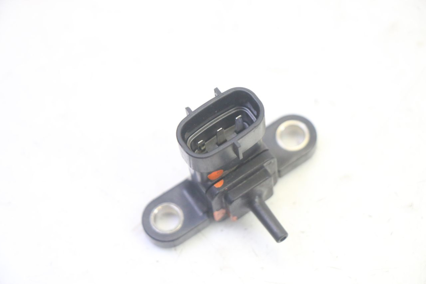 photo de SENSOR DE PRESIÓN DE AIRE YAMAHA X-MAX XMAX 125 (2010 - 2013) - Zoom estado de uso