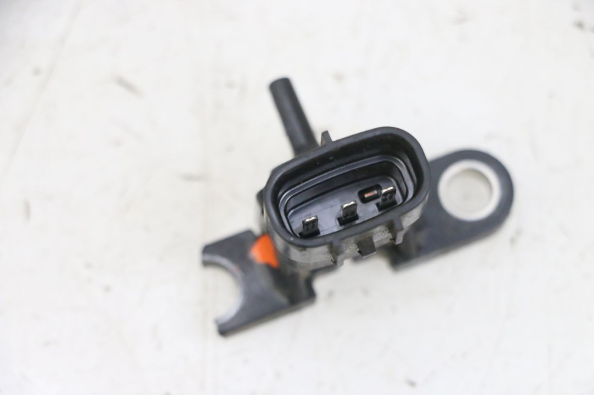 photo de SENSOR DE PRESIÓN DE AIRE YAMAHA XMAX X-MAX 125 (2006 - 2009) - Zoom estado de uso