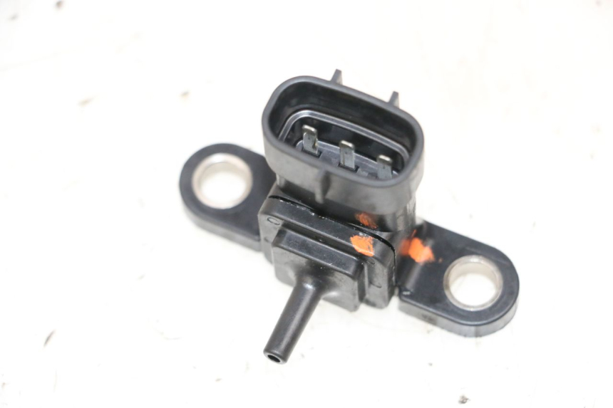 photo de SENSOR DE PRESIÓN DE AIRE YAMAHA XMAX X-MAX 125 (2006 - 2009) - Zoom estado de uso