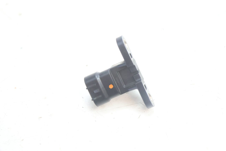 photo de SENSOR DE PRESIÓN DE AIRE YAMAHA XMAX X-MAX 125 (2006 - 2009) - Primer plano técnico