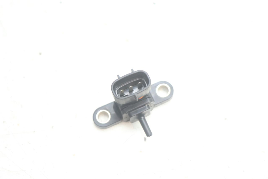 photo de SENSOR DE PRESIÓN DE AIRE YAMAHA XMAX X-MAX 125 (2006 - 2009) - Zoom estado de uso