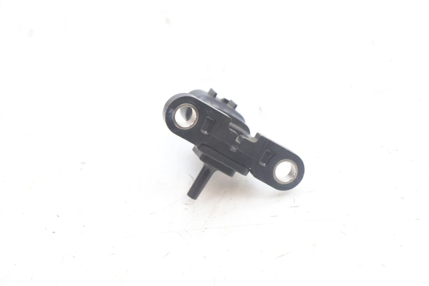 photo de SENSOR DE PRESIÓN DE AIRE YAMAHA X-MAX XMAX 125 (2010 - 2013) - Primer plano técnico